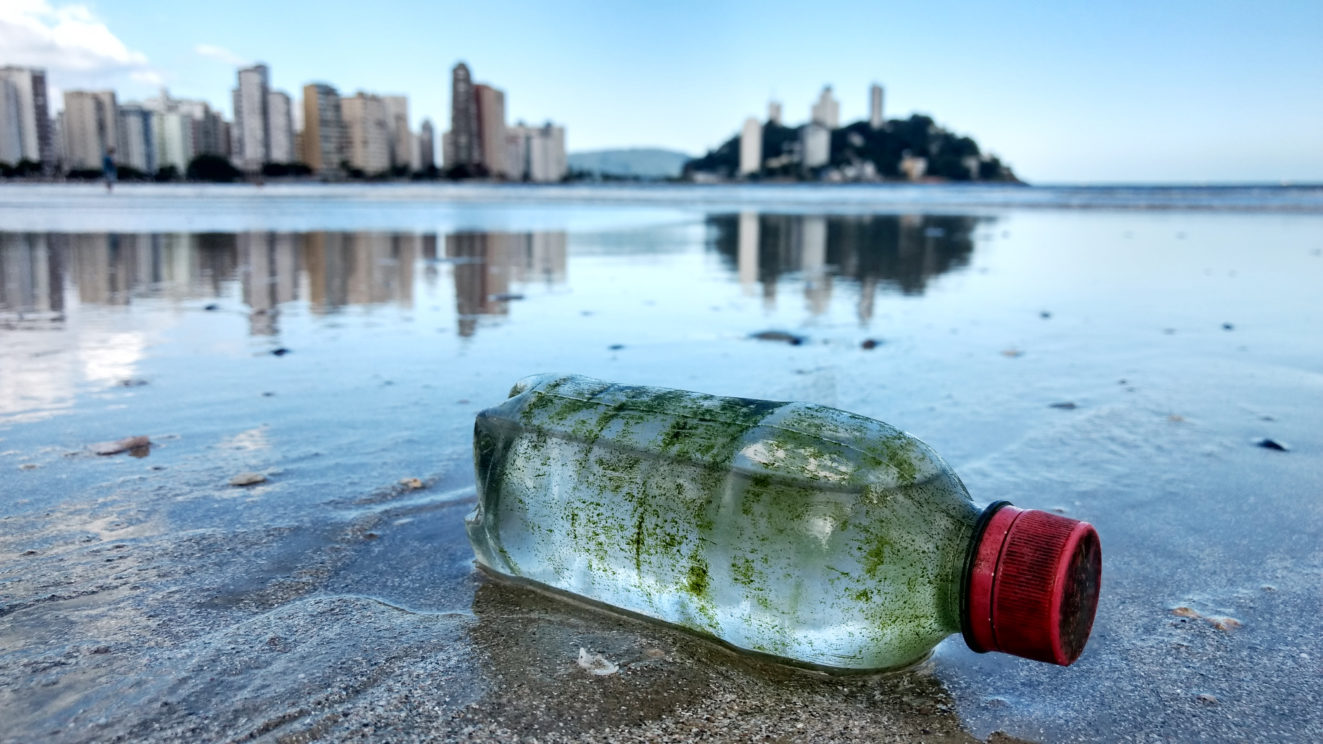 ده دلیل برای توقف استفاده از بطریهای پلاستیکی
