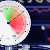 چه عواملی باعث فشار خون بالا می‌شوند؟