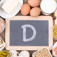 چگونه میتوان با مصرف منابع ویتامین دی نیاز روزانۀ خود به این ویتامین را تأمین کرد؟