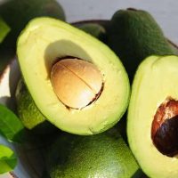خواص آووکادو چیست و چه مضراتی دارد؟